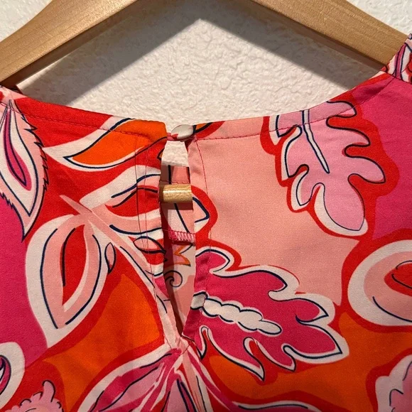 Perfect THML floral satin puff sleeve top medium - Picture 10 of 11